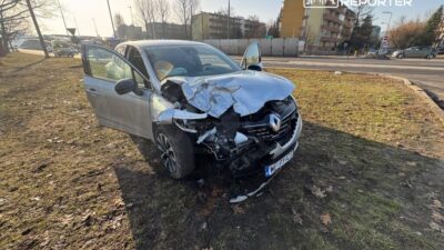 Sabah erken saatlerde hynka caddesi üzerindeki viyadükte renault ve toyota çarpıştı, sürücü askeri alana girdi 3 Sabah erken saatlerde hynka caddesi uzerindeki viyadukte renault ve toyota carpisti surucu askeri alana girdi 50376