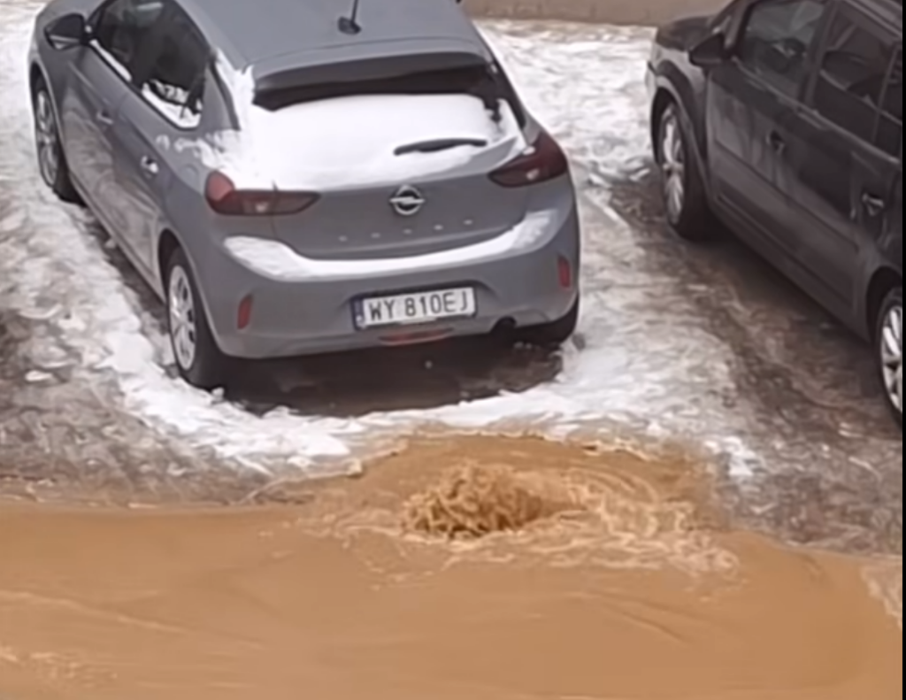 sebeke arizasi varsova da binlerce kisinin su kesintisi 42929