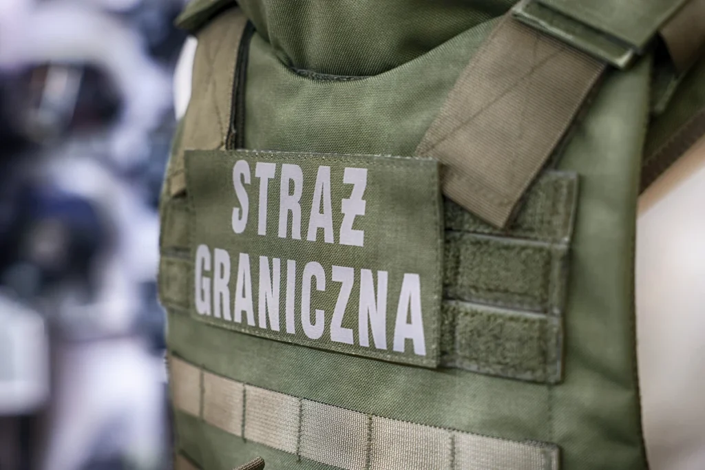 sinir muhafizlari i nsan ticareti ve parasi aklama operasyonunda 8 kisiyi gozaltina aldi 48032