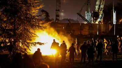 Sirbistan da ogrenci protestolari surerken polisin mudahalesi ve novi sad taki saldirilar gundemde 47303