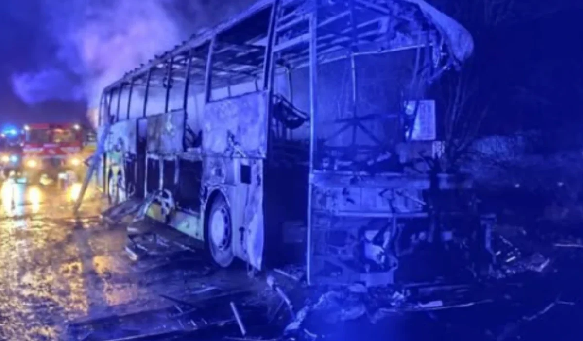 Slovakya'da otobüs faciası: 26-30 kişilik otobüs ateşe verdi, sürücü hayatını kaybetti 1 Slovakya da otobus faciasi 26 30 kisilik otobus atese verdi surucu hayatini kaybetti 46967