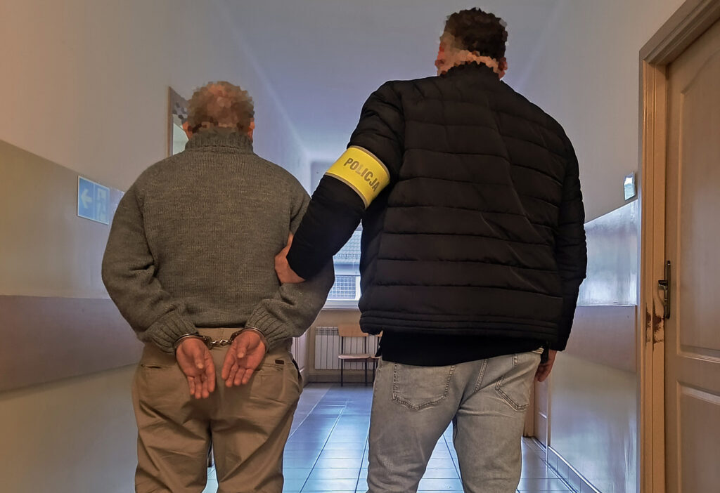 Sokół podlaski kilisesi hırsızı yakalandı; 57 yaşık şüpheli tutuklandı 1 Sok podlaski kilisesi hirsizi yakalandi 57 yasik supheli tutuklandi 49838