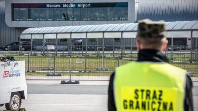 Tacizkistan vatandaşı sahte pasaportla varşova-modlin'de yakalandı 4 Tacizkistan vatandasi sahte pasaportla varsova modlin de yakalandi 49233