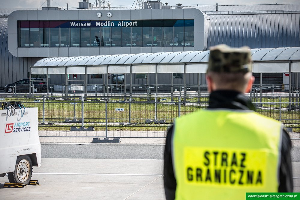 Tacizkistan vatandaşı sahte pasaportla varşova-modlin'de yakalandı 1 Tacizkistan vatandasi sahte pasaportla varsova modlin de yakalandi 49233