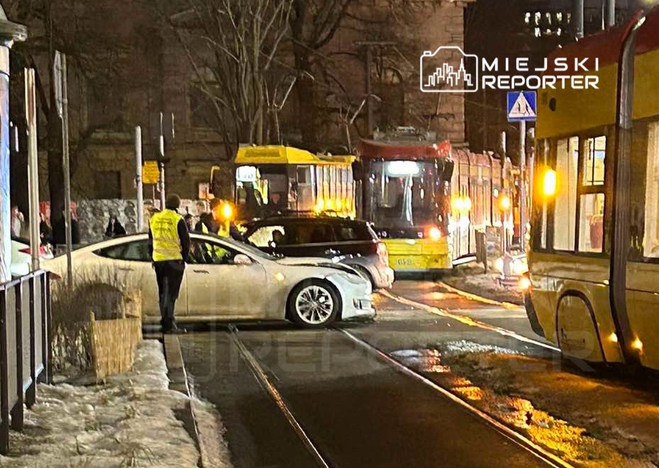 Tesla ile tramvay carpismasi bankowy meydani nda oncelik hatasi 45373