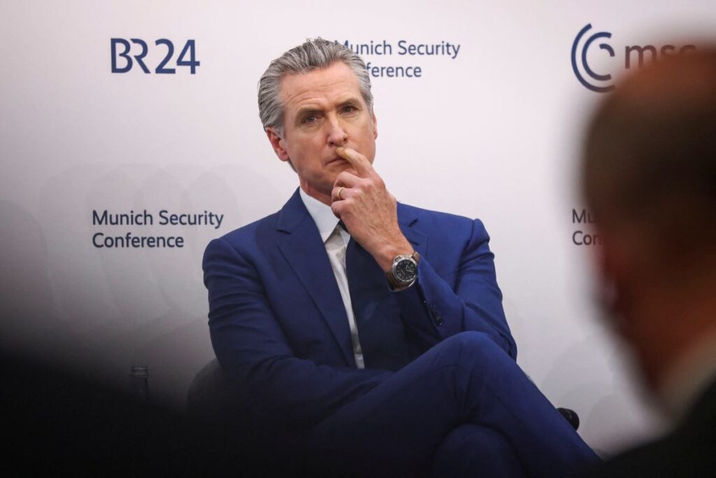 trump in politikasi ab yi beklenmedik sekilde birlestirdi 46356