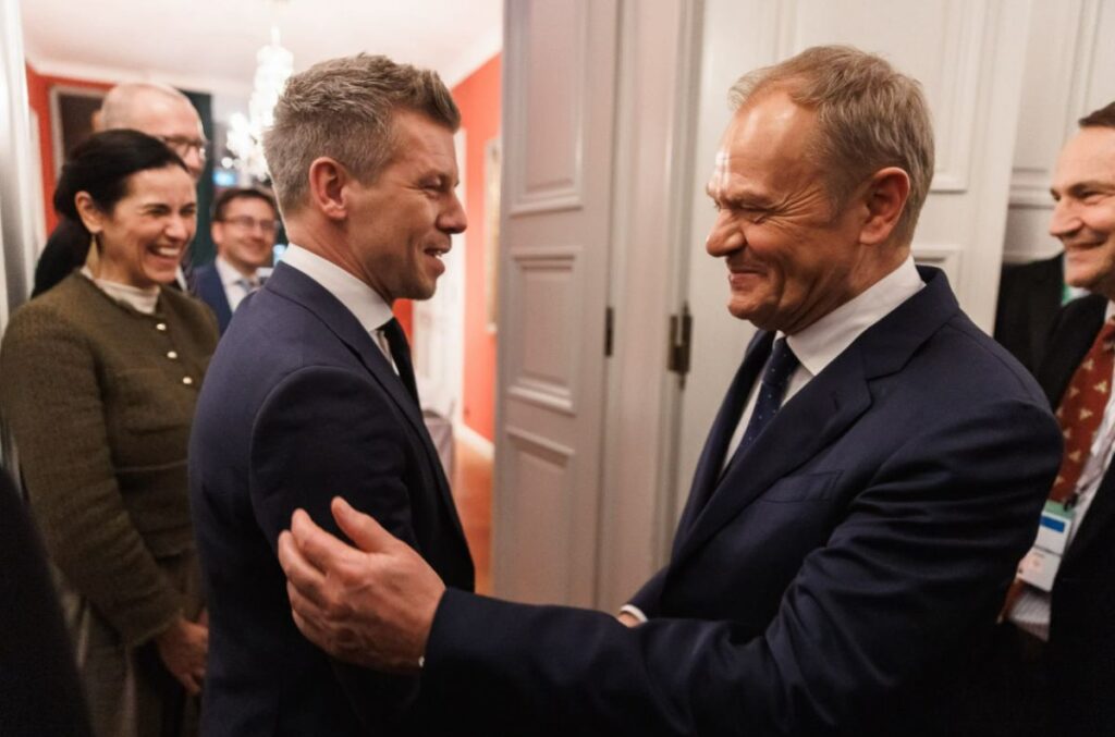 tusk bugun budapeste varsova olmak i stiyor 46169