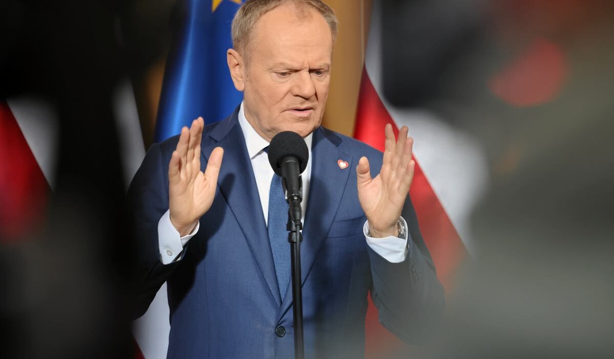 Tusk sikorski nin loyal ama saf degil sozlerine kaczy ski nin yokluguna atifta bulundu 49866