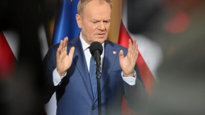 Tusk sikorski nin loyal ama saf degil sozlerine kaczy ski nin yokluguna atifta bulundu 49866