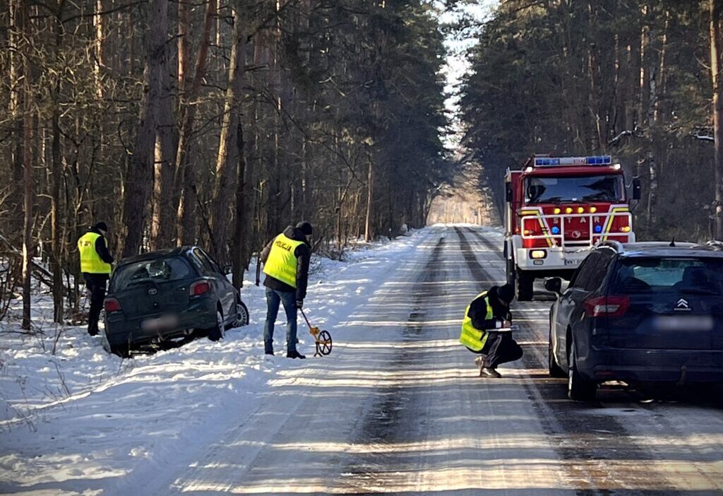 Udrzynde de karli yolda kaza kayan araba yayayi yaraladi polis kis uyarisi yapti 41951