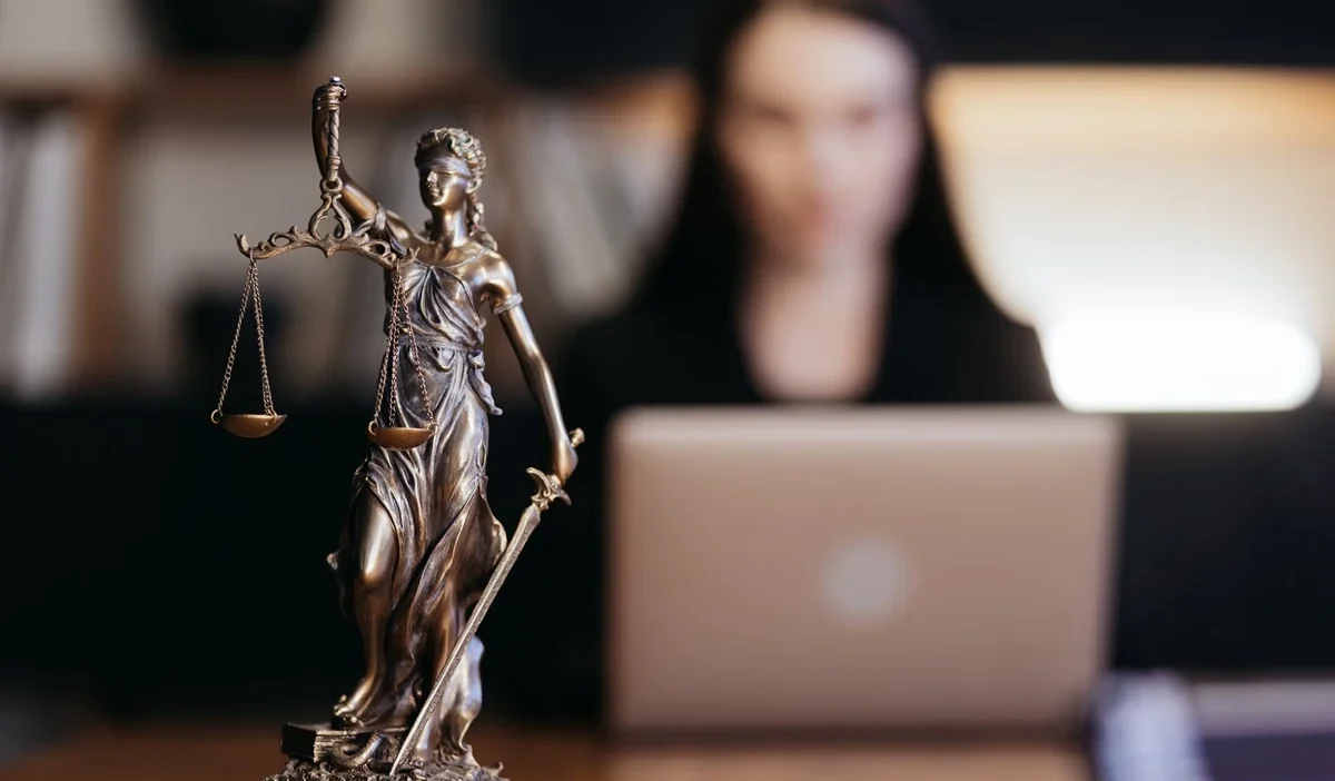 Varsova bolge avukatlar odasi kamuoyu guvenine evet 49065