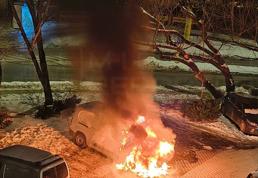 Varsova da arac yangini wola bolgesindeki park edilen aracta cikan yangin hizla sonduruldu 42042