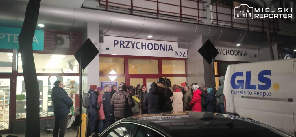 Varsova da bagimlilik tedavi merkezi yeni adresine tasinirken eski ve yeni mahallelerde protesto basladi 49328