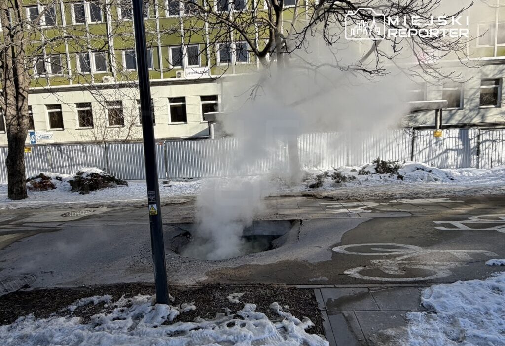 Varsova da cokme isik arizasi yolu ve bisiklet yolu yikti 23 bina isitanamadi 41078