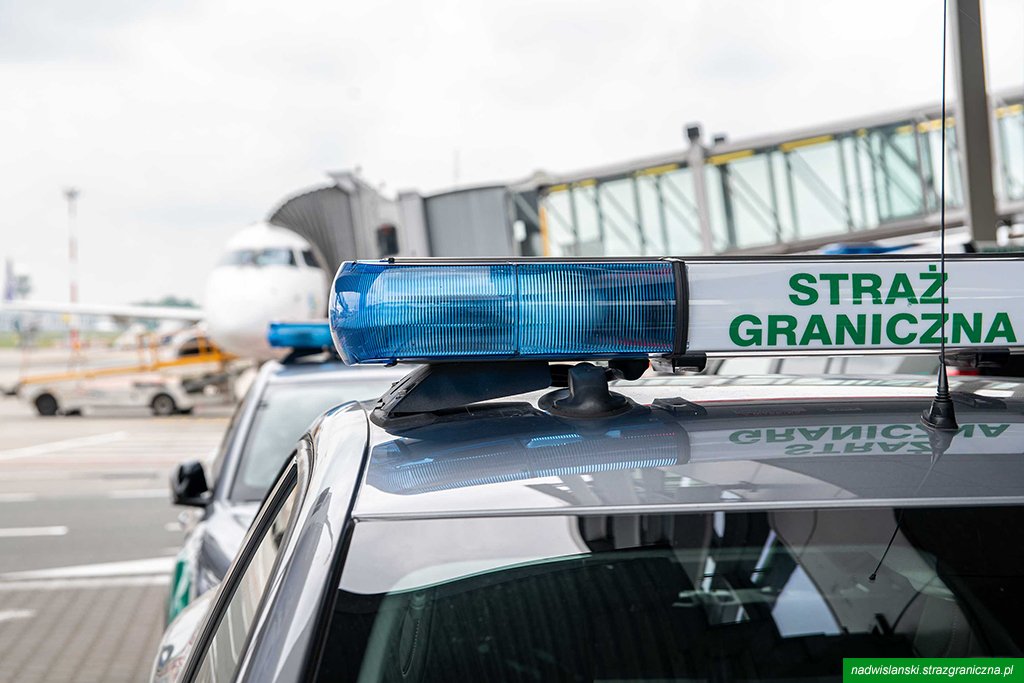 Varsova da geri donme kararina uymayan tacikistan vatandasinin gozaltina alinmasi 47662