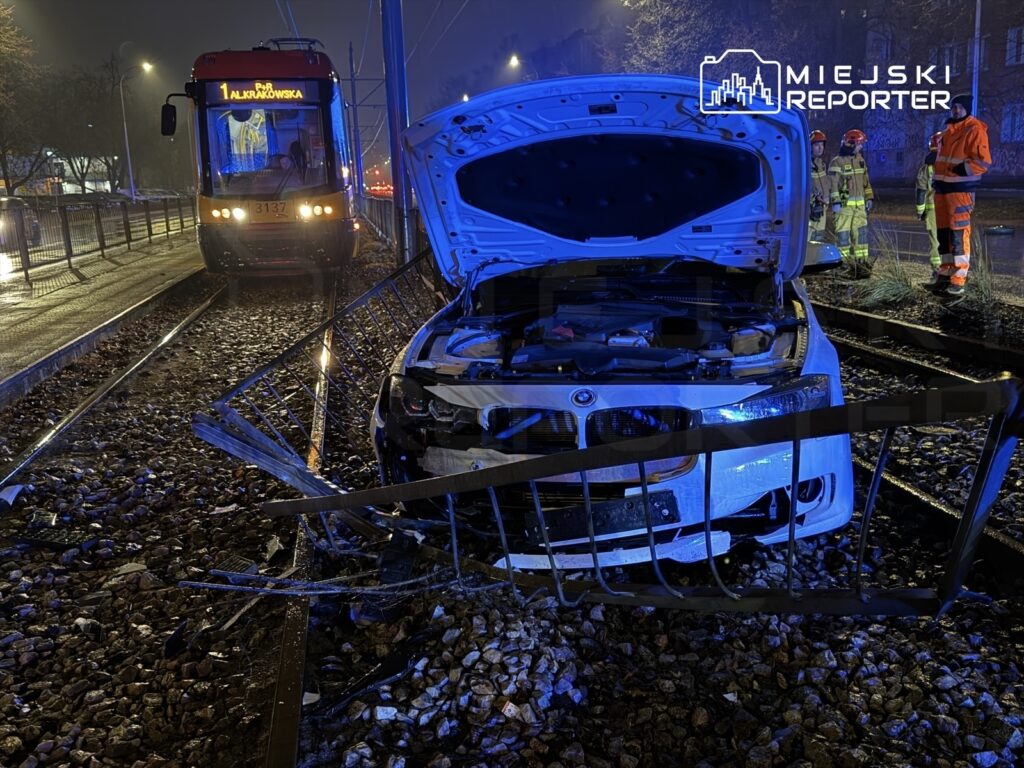 varsova da gr jecka ile koroty ski kesisiminde trafik kazasi tramvay yollari engellendi 48615