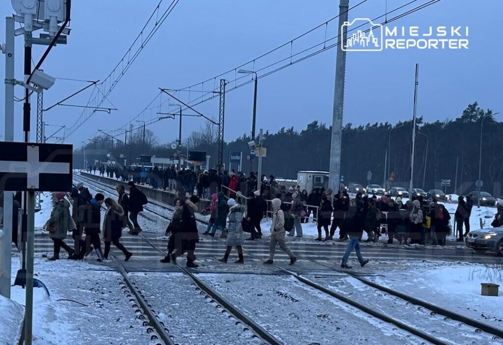 Varsova da tren arizasi ulasima etki etti 42404