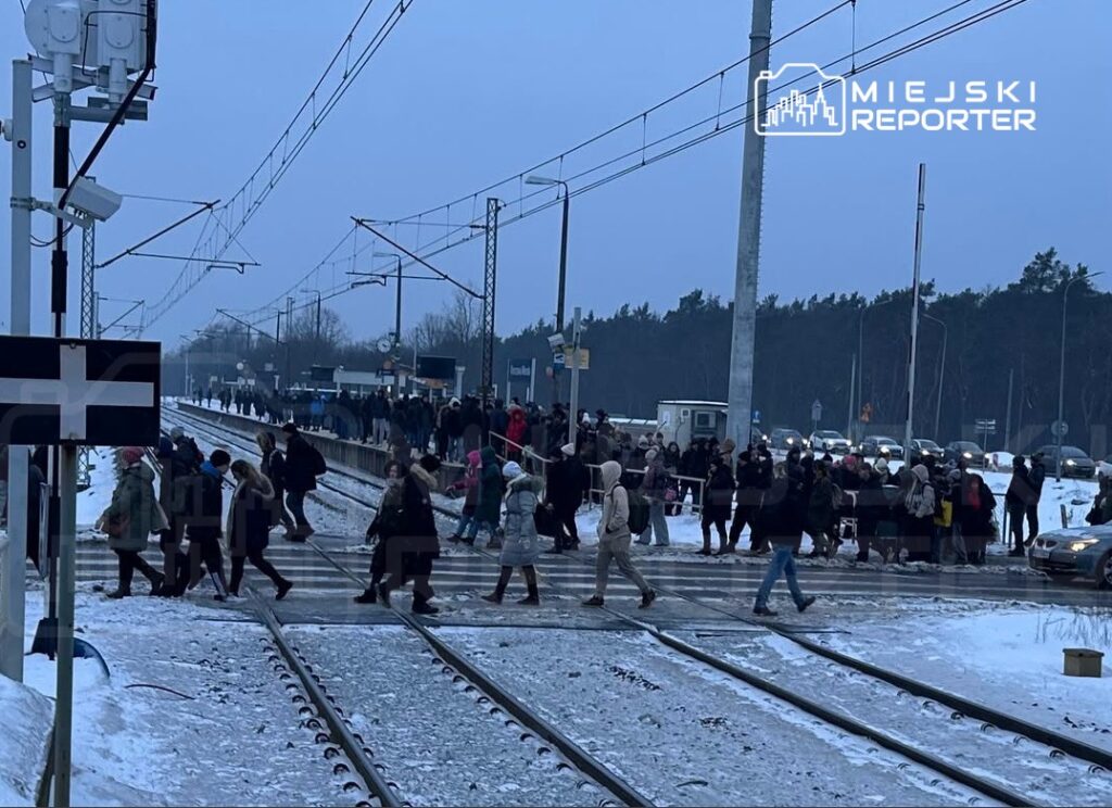 varsova da tren arizasi ulasima etki etti 42404