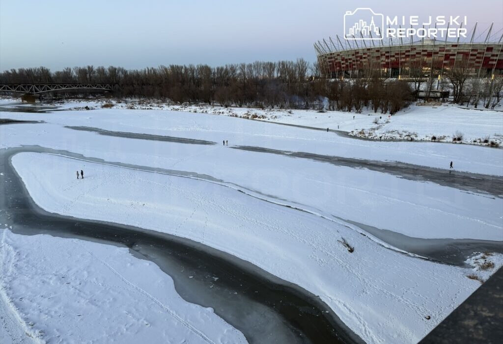 Varsova da vistula nehri uzerinde buz yuruyusu tehlikeli uyarisi 41422