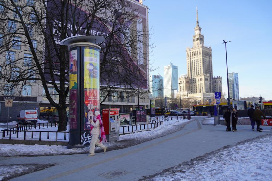 Varsova nin merkezinde yeni bir yesil alan donusumu 48829