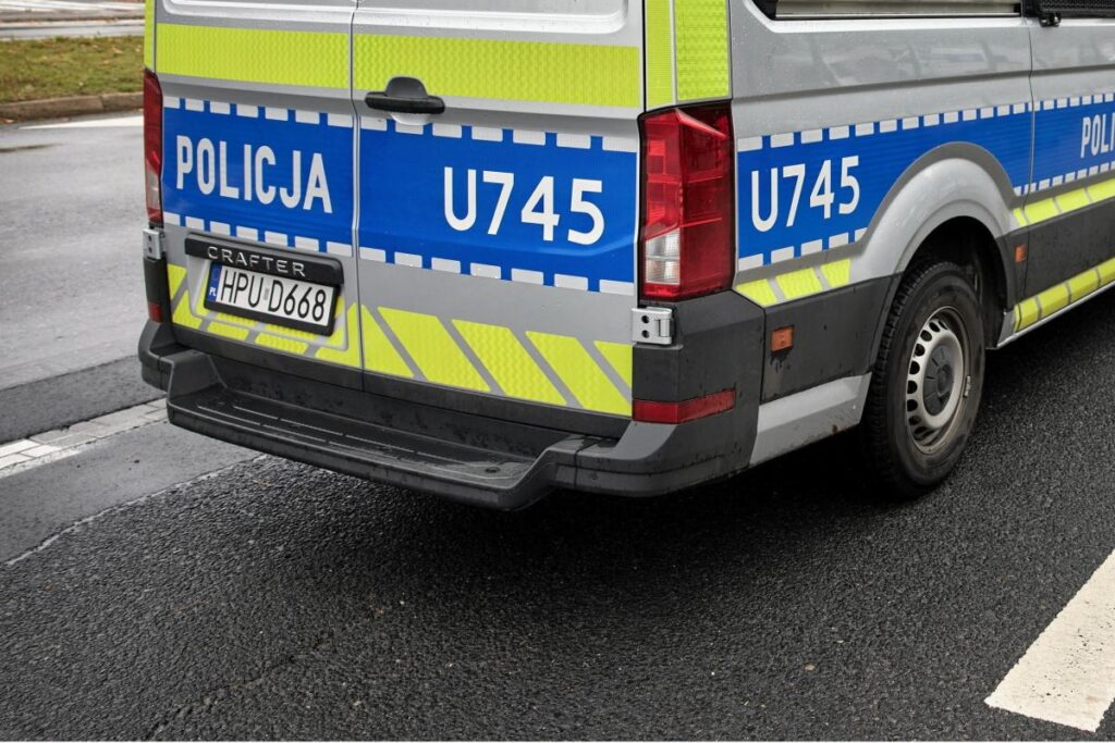 varsova wola da polis trafik kazasi 3 kisi yaralandi sorusturma baslatildi 40926