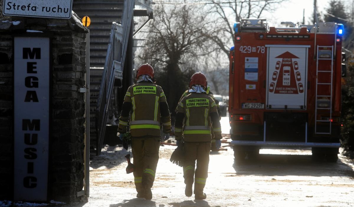 W growiec te kimyasal fabrika yangini yogun duman sehri sariyor i tfaiye calismalari suruyor 50398