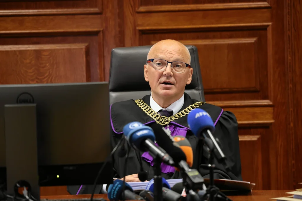 warsaw bolge mahkemesi baskani beata najjar hakim dariusz ubowski nin gorevinden aldi 48204