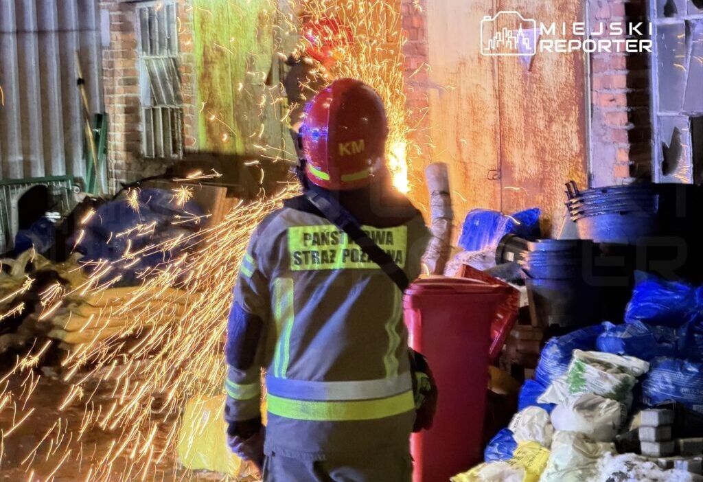 Warszava sanayi bolgesinde depo yangini lpg tupu cikarildi yarali yok 49440