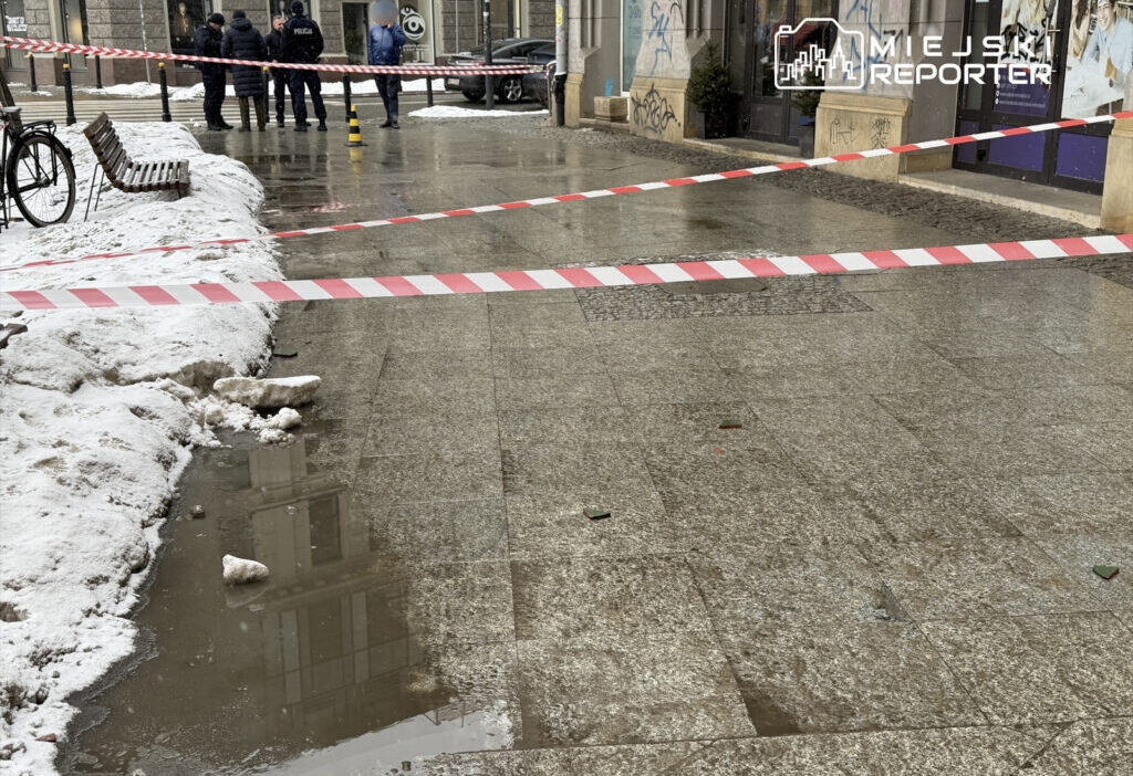 Warszova da cati kiremidi dustu belcikali turist kafasina vuruldugu i cin hastaneye kaldirildi 43821