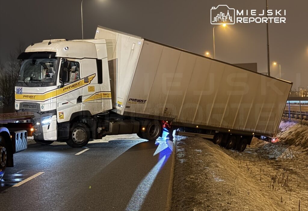 Wira ova caddesi nde tir kazasi yol tamamen kapandi 43400