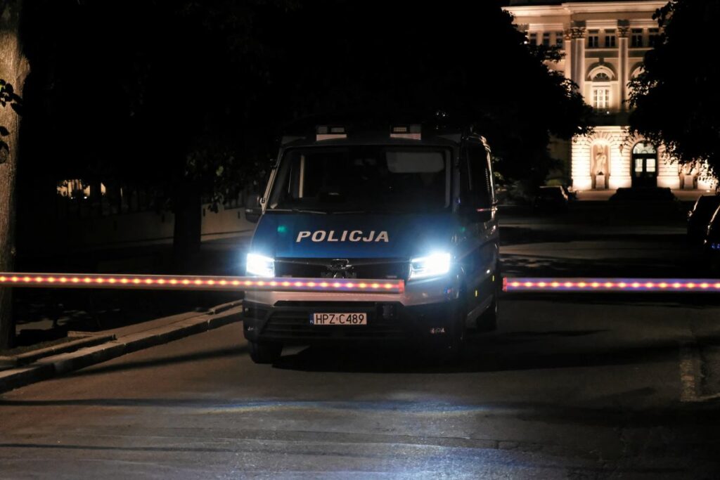 zakopane de bicakli saldiri kadin yaralandi polis arama operasyonu baslatti 46804