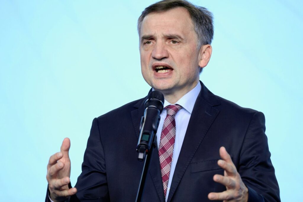 zbigniew ziobro dan abd buyukelcisi ne cagri ab santaji kabul edilir trump destegi mudahale mi 46547