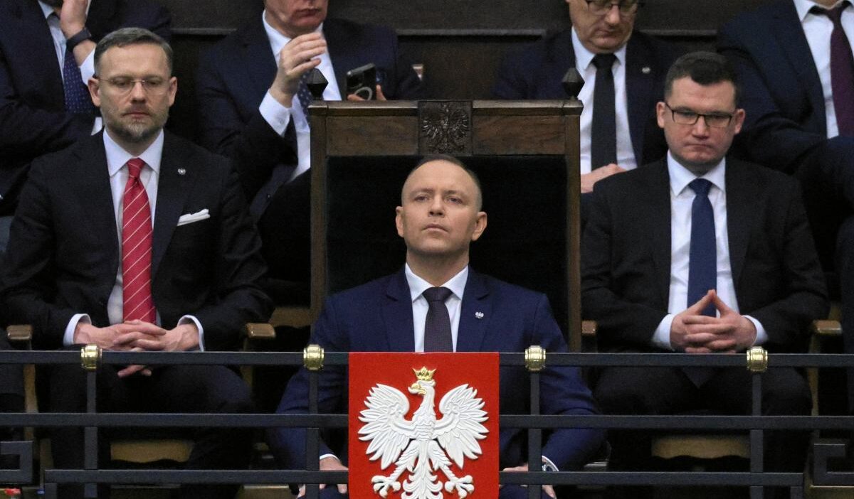 Ab adalet divani polonya daki yeni hakimler in statusune i liskin kararini acikladi 54839