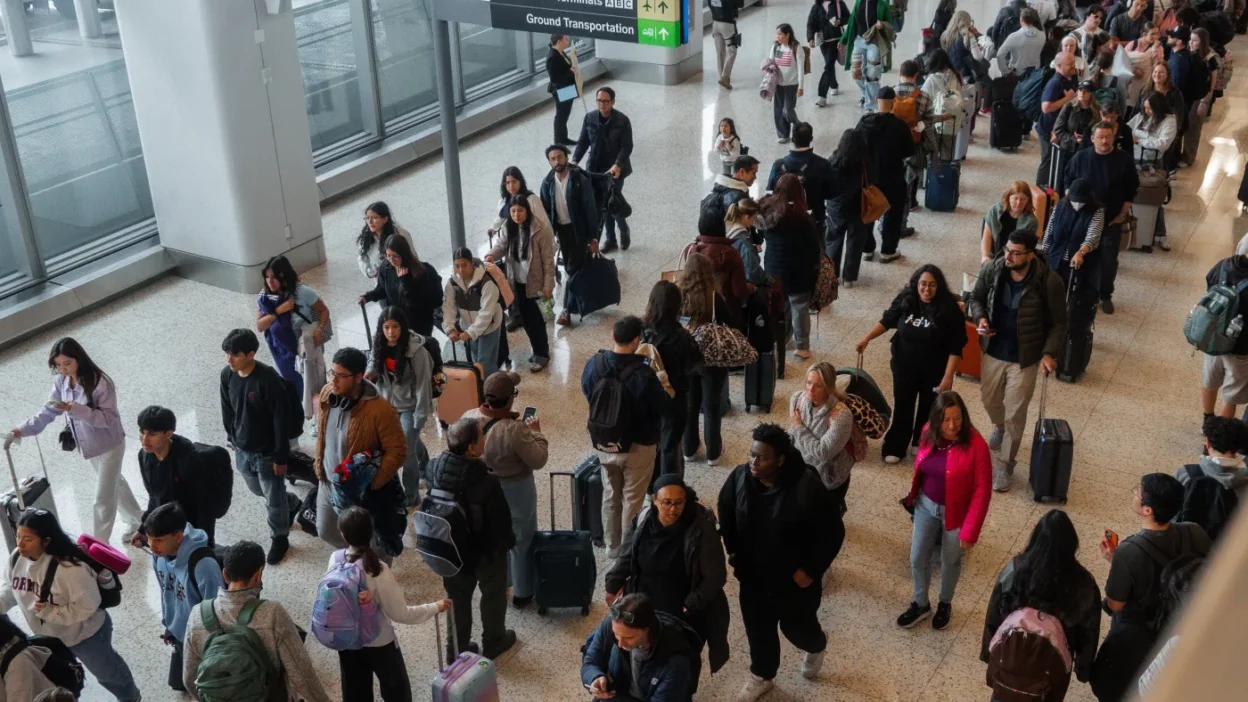 Abd havalimanlarinda kaos devam ediyor gecikmeler haftalarca surebilir 56754