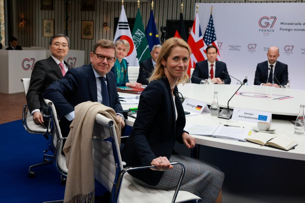 abd li ve estonyali yetkililer arasinda ukrayna daki savas konusunda gergin tartisma 56286