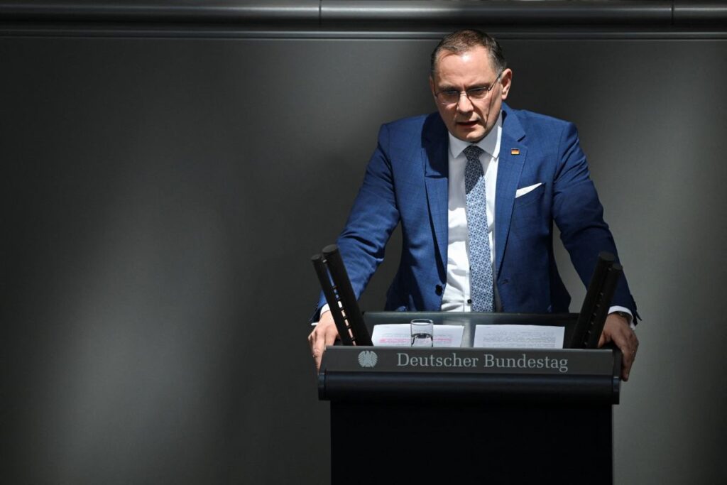 afd lideri chrupalla abd ye mesafe koydu ve 2029 da i ktidar hedefini duyurdu 56700