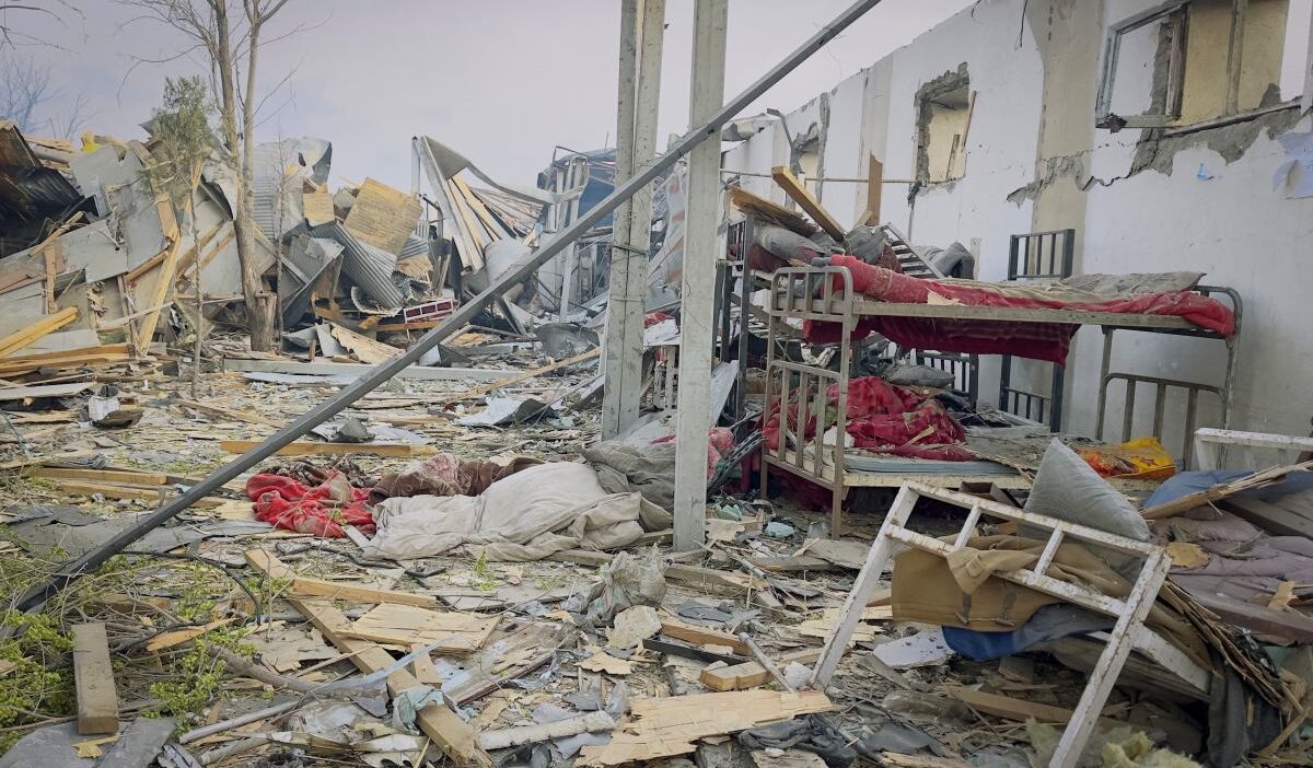 Afganistan da hastane saldirisinda olu sayisi 400 e yukseldi pakistan suclamalari reddediyor 52011