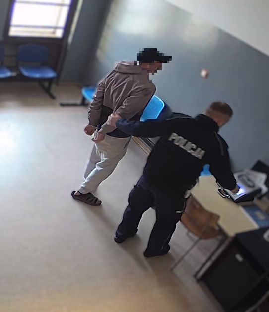 Alkollu surucu cocuguyla birlikte oyun parkinda yakalandi 5 yila kadar hapis cezasi 53113