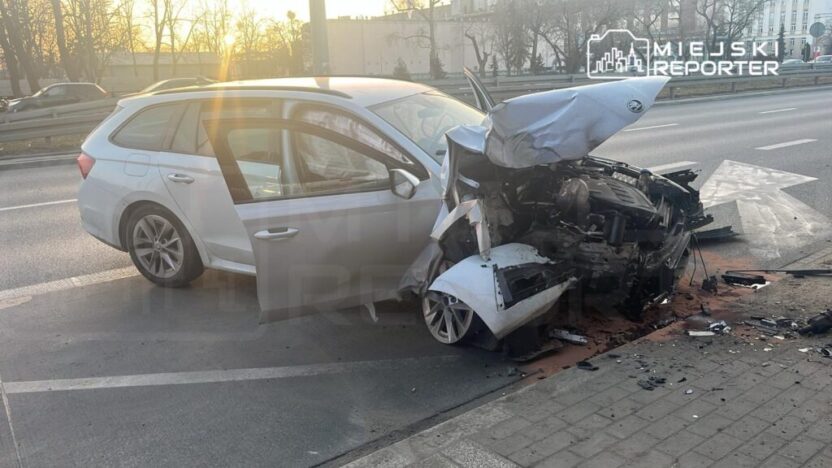 Bia o ce de modli ska caddesi nde surucu bayginligi gecirerek viyaduge carpti 51030