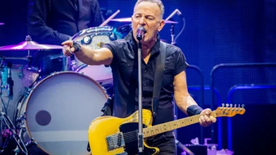 Bruce springsteen, trump politikalarına yönelik protestolara liderlik etti: milyonlarca kişi sokaklara döküldü 4 Bruce springsteen trump politikalarina yonelik protestolara liderlik etti milyonlarca kisi sokaklara dokuldu 56570