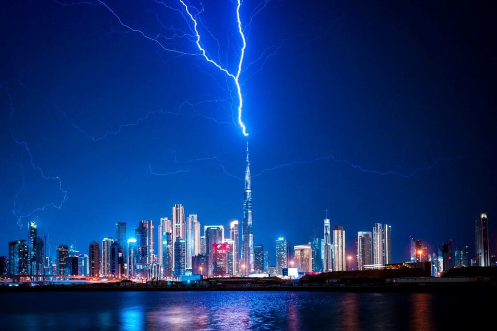 burd halife ye yildirim carpti herhangi bir yaralanma veya hasar bildirilmedi 56096