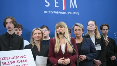 Çocuklar, yetişkinlerin huzurevi masraflarından sorumlu tutulmayacak: polonya'da tartışmalı uygulamaya son veriliyor 2 Cocuklar yetiskinlerin huzurevi masraflarindan sorumlu tutulmayacak polonya da tartismali uygulamaya son veriliyor 55562