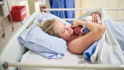 Dogum sonrasi ek ucretli i zin hakki 2026 da genisliyor yeni duzenleme kimleri kapsiyor 52892