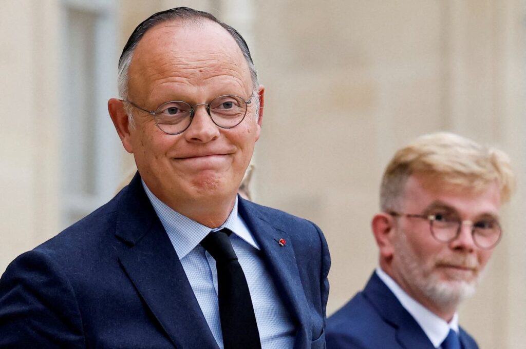 fransa yerel secimlerinde sonuclar sag ve merkez sag yukseliste 54191