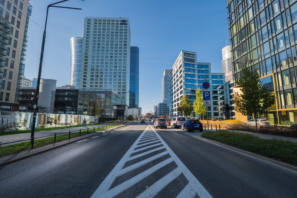 Grzybowska caddesi nde yeni insaat asamasi basliyor chodnik kapanacak park yeri kaldirilacak 51081