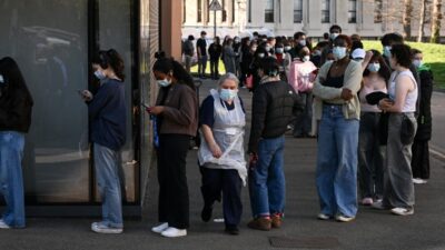 I ngiltere de meningokok b salgini i ki olum ve yaygin asilama calismalari 52654