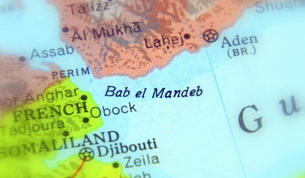 I ran abd ve i srail e bagli gemilere karsi bab el mandeb ve hormuz bogazi ni kapatma tehdidi 51408