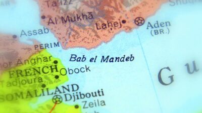 I ran abd ve i srail e bagli gemilere karsi bab el mandeb ve hormuz bogazi ni kapatma tehdidi 51408