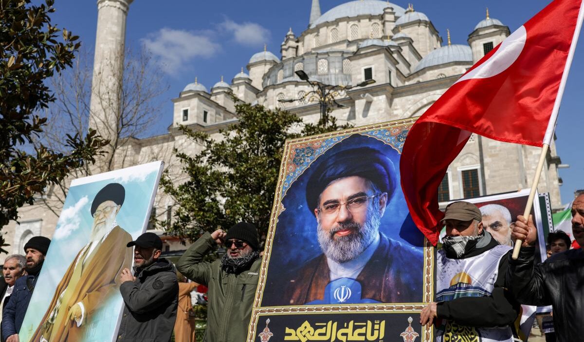 I ran da yeni lider chamenei nin durumu ve abd i srail tehditleri 56712