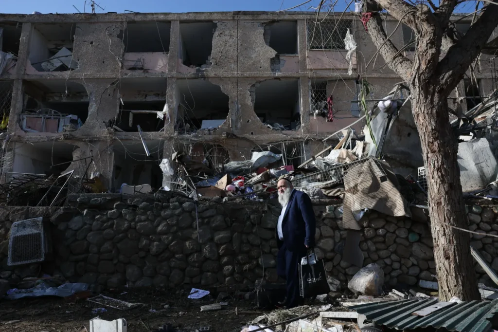 i ran fuzesi i srail in arad sehrine dustu bir olu 175 yarali 53902